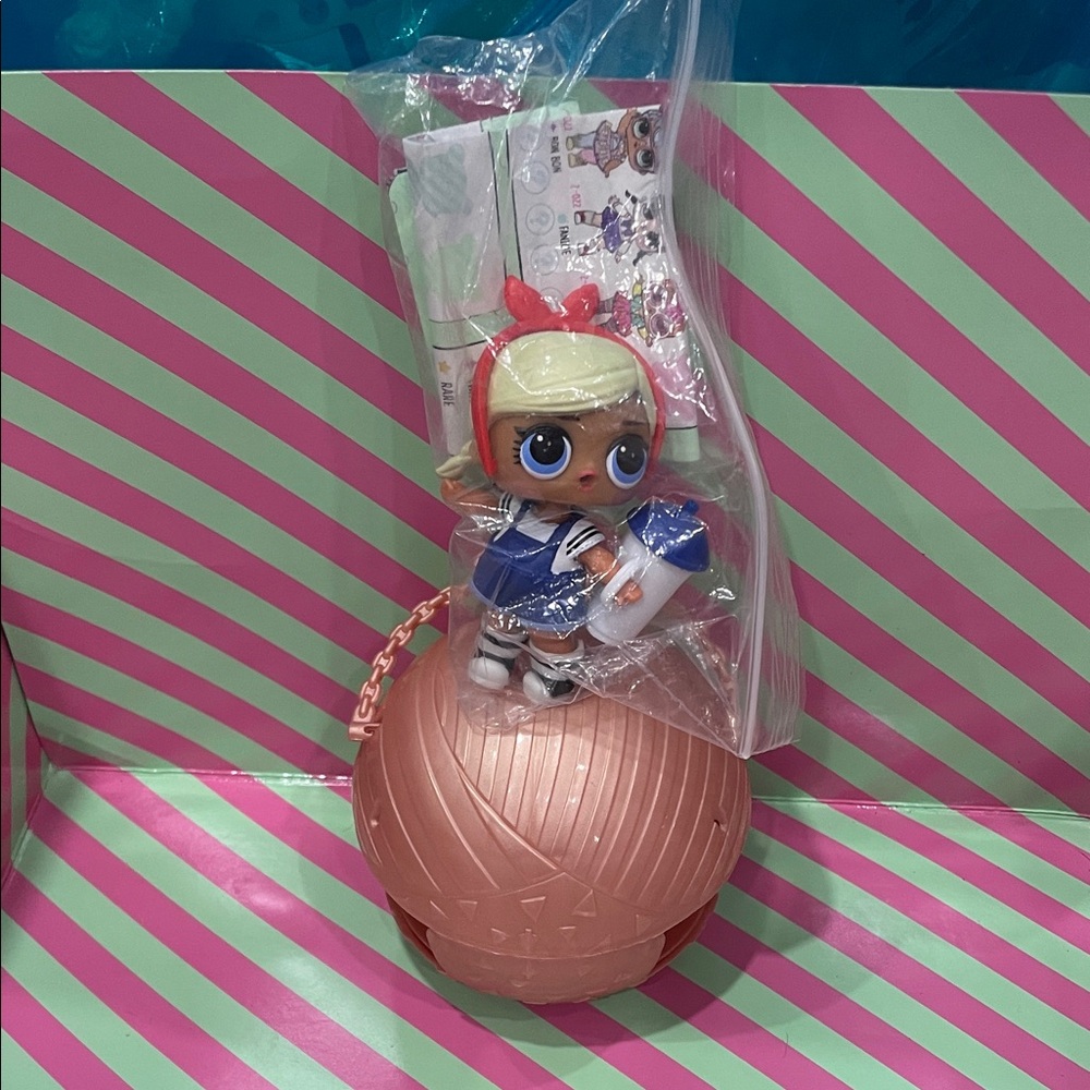 L.O.L. Surprise Shorty! Doll with Pink and Blue Outfit (Napping)